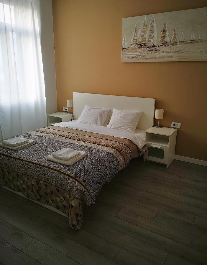 Old Town Apartment *