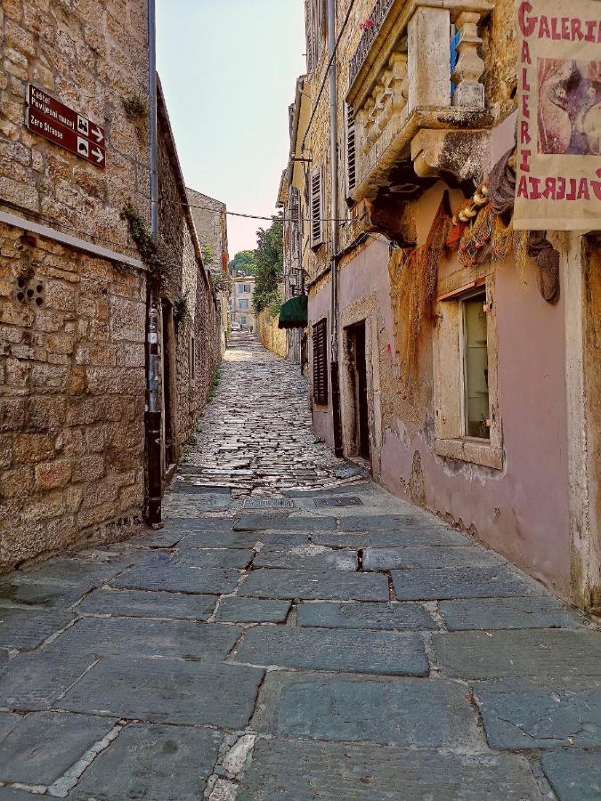 Old Town Apartment *